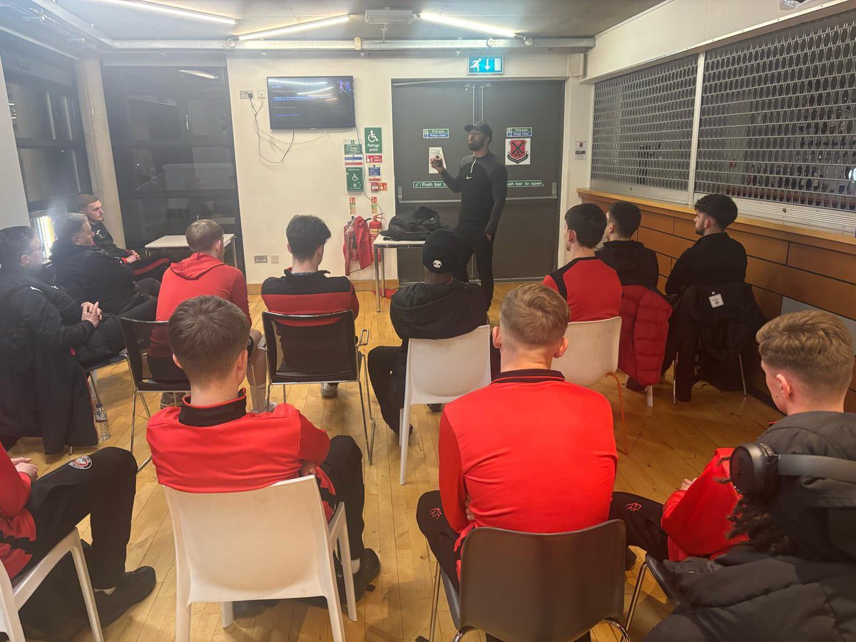 fraserwalker7's tweet photo. Wow! I left this one hyped!! The energy the young men from @ErithTown brought to Tuesday’s  wellness workshop was electric! It’s no surprise to me that both sides are competing for titles this year. @marcpetters you &amp; team are doing a fantastic job! https://t.co/iCFfGYdRU0