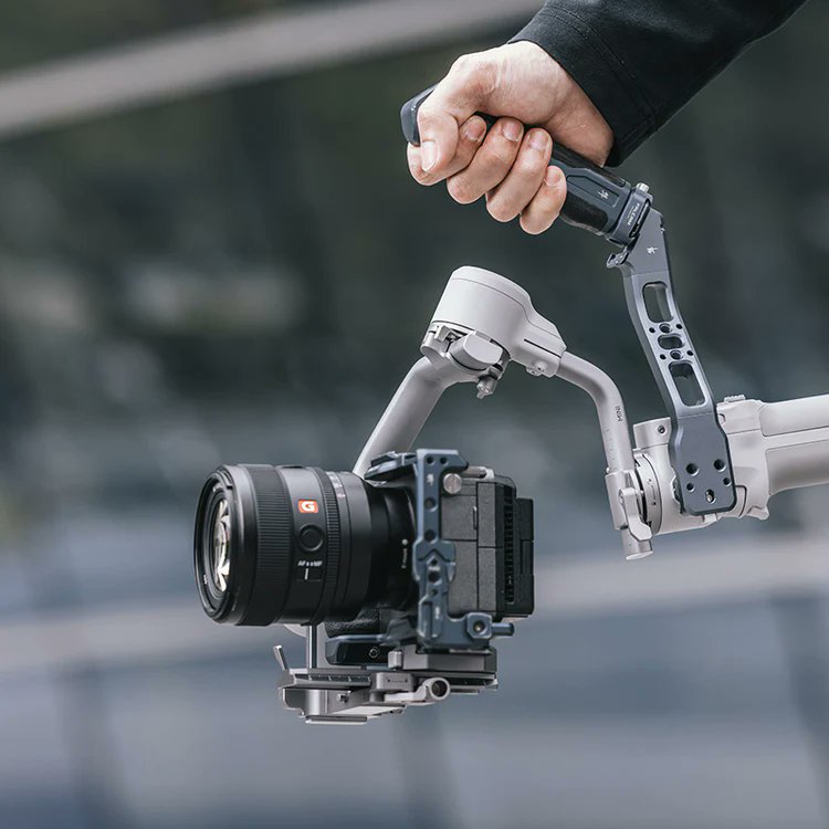 UlanziJapan's tweet image. RS4 Miniユーザー必見🎥✨

#Ulanzi のFalcamクイックリリースキットで、1秒でモードチェンジ！スリンググリップ、スタンドアロン、サポートモードを簡単切り替え💡信頼性と便利さがすぐに手に入る

詳しくは👉bit.ly/3FBP4WI

#DJIRS4Mini #DJIRS4 #クイックリリース