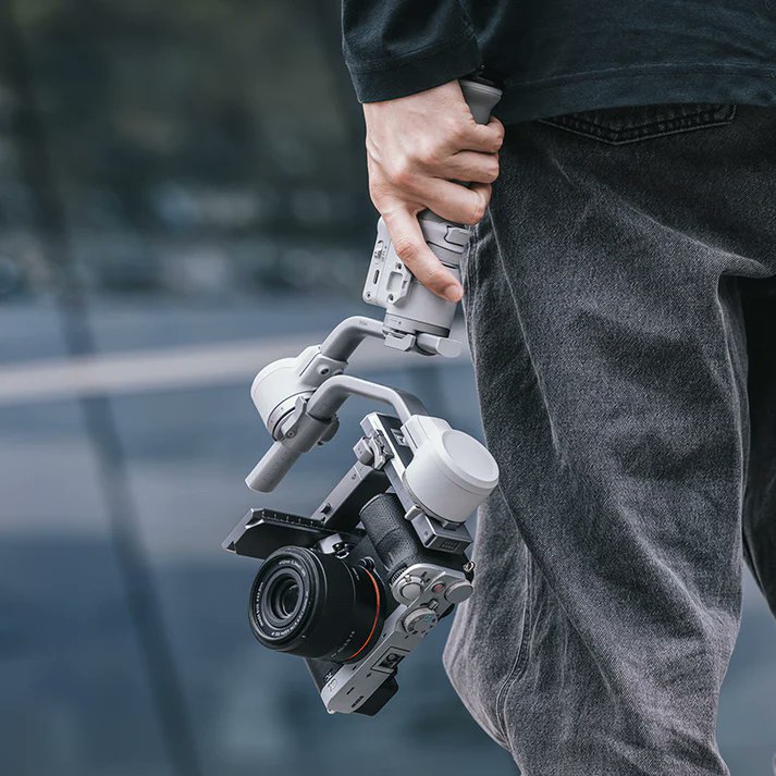 UlanziJapan's tweet image. RS4 Miniユーザー必見🎥✨

#Ulanzi のFalcamクイックリリースキットで、1秒でモードチェンジ！スリンググリップ、スタンドアロン、サポートモードを簡単切り替え💡信頼性と便利さがすぐに手に入る

詳しくは👉bit.ly/3FBP4WI

#DJIRS4Mini #DJIRS4 #クイックリリース