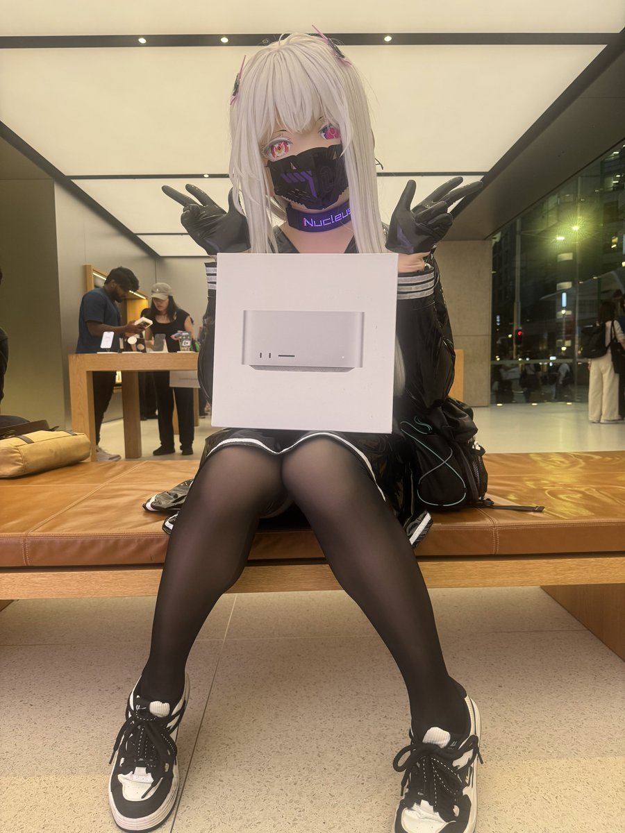 i0ntempest's tweet image. I can haz M4 Max and armv9 and ray tracing and mesh shading and nested virt
#kigurumi #Apple #MacStudio