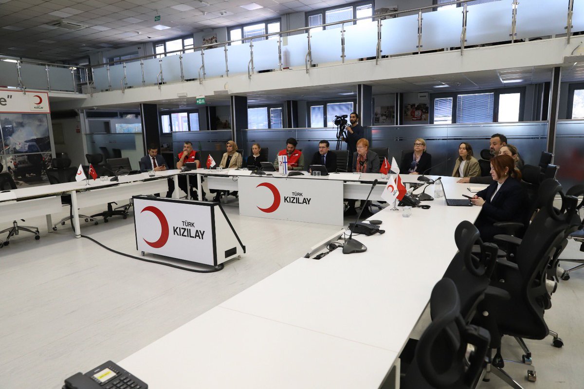 Finlandiya Eski Cumhurbaşkanı Tarja Halonen, Afet Operasyon Merkezimizi ziyaret etti. 

Ziyarette Afet Yönetimi ve İklim Değişikliği Genel Müdürümüz Doç. Dr. Kurtuluş Açıksarı, Afet İyileştirme ve İklim Değişikliği Direktörümüz Aslan Turgut Bulut ile Uluslararası Politikalar ve