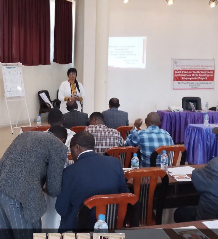 for_esd's tweet photo. Empowering Youth, Transforming Futures
ESD is taking bold steps to tackle youth unemployment in the Sidama Region
In the 4th phase of our Joint Venture (JV) Project, we are reaching out to 1,000 youth (60% women) to equip them with skills and opportunities for a brighter future https://t.co/d2DDw7MpP6