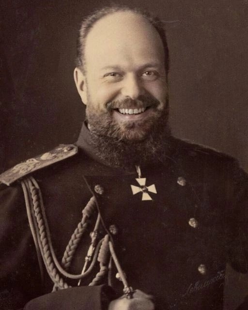 С нами Бог, да воскреснет Россия!