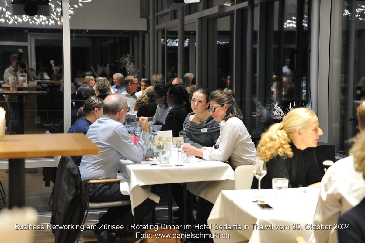 dialogine's tweet image. Am 10. April 2025 wird z&apos;Thalwil rotiert. 

Das #RotatingDinner isch e ideali Vernetzigs- und Ustuuschgelegeheit für Selbstständigi.

Chunsch au?
business-networking.ch/rotating-dinne…

#BusinessNetworking #TischtauschEvent #Selbstständigkeit #Unternehmertum