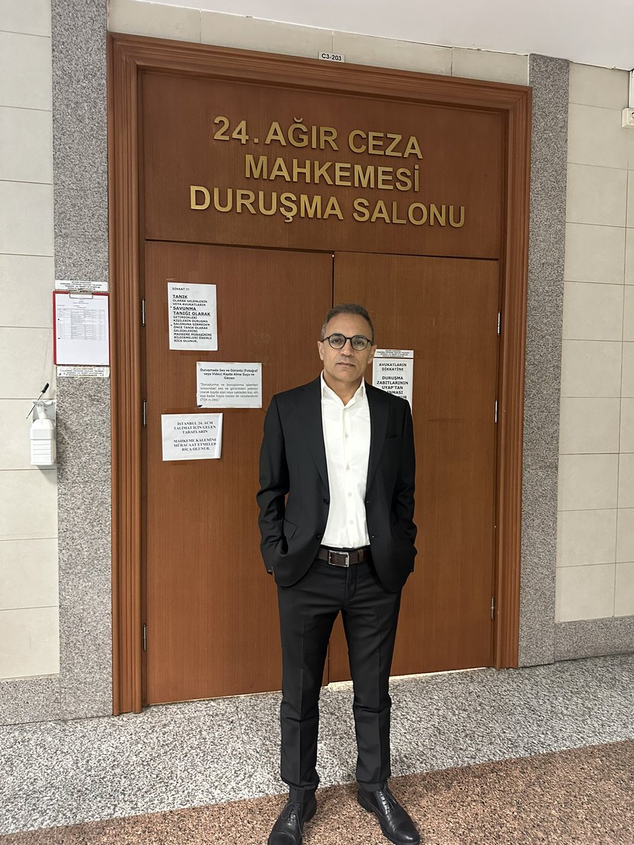 Film yönetmeni <a href="/oz_kazim/">kazim öz</a> Kültür Bakanlığı desteğiyle 2014 yılında çektiği  milyonlarca kişi tarafından izlenen ZER filminde ‘duvardaki yazıyla örgüt propagandası yapmakla’ suçlandığı dava 10 Nisan 2025 tarihine ertelendi.
Oyu’na Geldik filmi de yasaklanan Kazım Öz ifadesinde