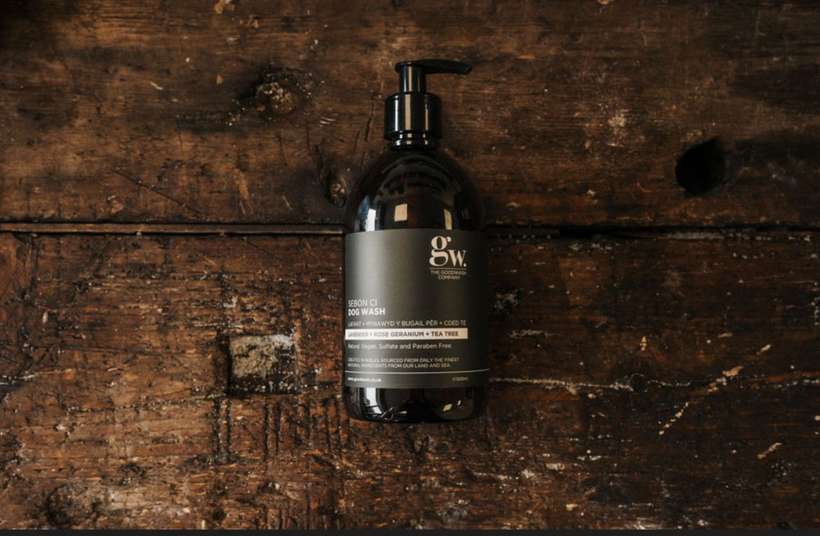 TheGoodwashCompany™ (@thegoodwashco) on Twitter photo Glad its not just us <a href="/AmandaHolden/">Amanda Holden</a> . Welsh #naturaldogshampoo approved for humans #skinhairffwr goodwash.co.uk/fur/ Glad its not just us <a href="/AmandaHolden/">Amanda Holden</a> . Welsh #naturaldogshampoo approved for humans #skinhairffwr goodwash.co.uk/fur/