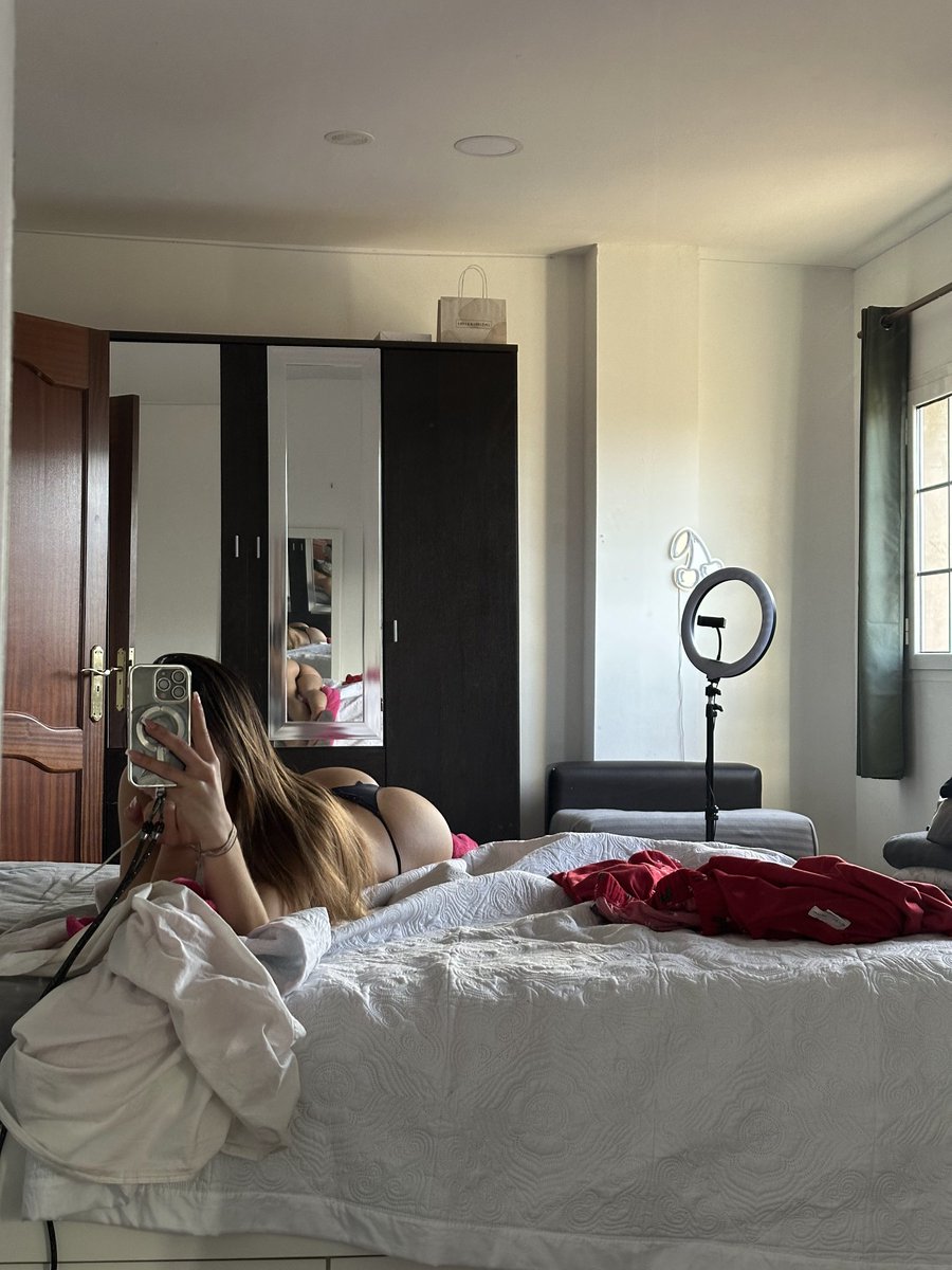 jacquesanta_'s tweet photo. @vinijr Tienes menos valores que yo una noche de fiesta al llegar a mi cama🙊😘 https://t.co/9nTvxxPD92