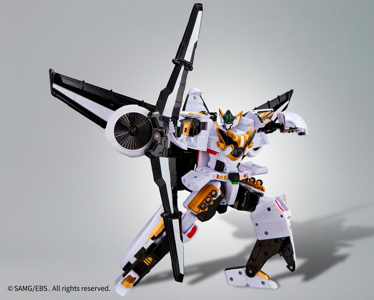 toydevelop_samg's tweet image. [메탈카드봇S] 고고한 기사, 스카이갤럽 공식 사진 공개!
수송기에서 로봇으로 변신 가능.
웨폰카드 윈드러너를 장착하여 파워 업!
#메탈카드봇 #メタルカードボット #metalcardbot #스카이갤럽 #スカイギャラップ #Skygalop