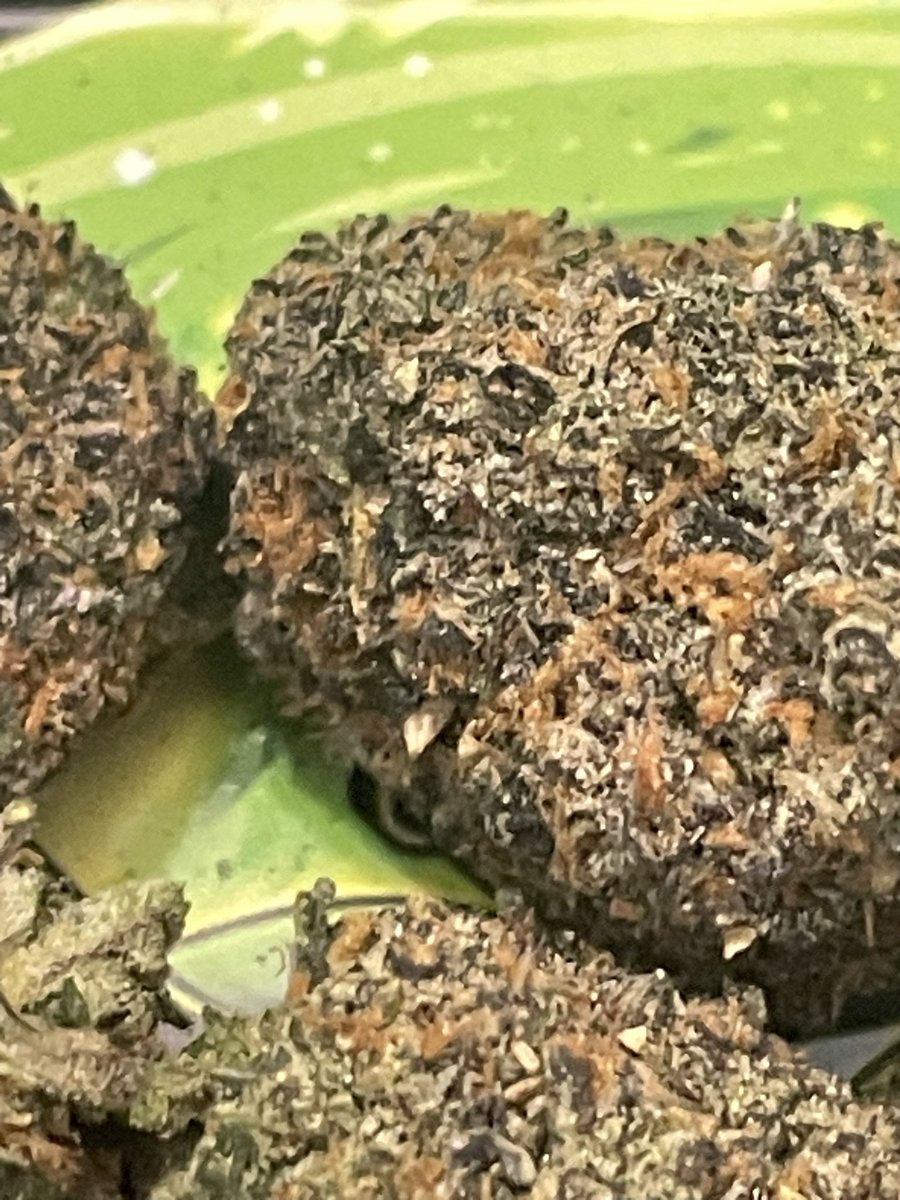 I really liked this Lemon Cherry Dosilato! It has a nice flavor and a great buzz. It was really similar to the lemon cherry gelato but it seemed to work better for me 🤷