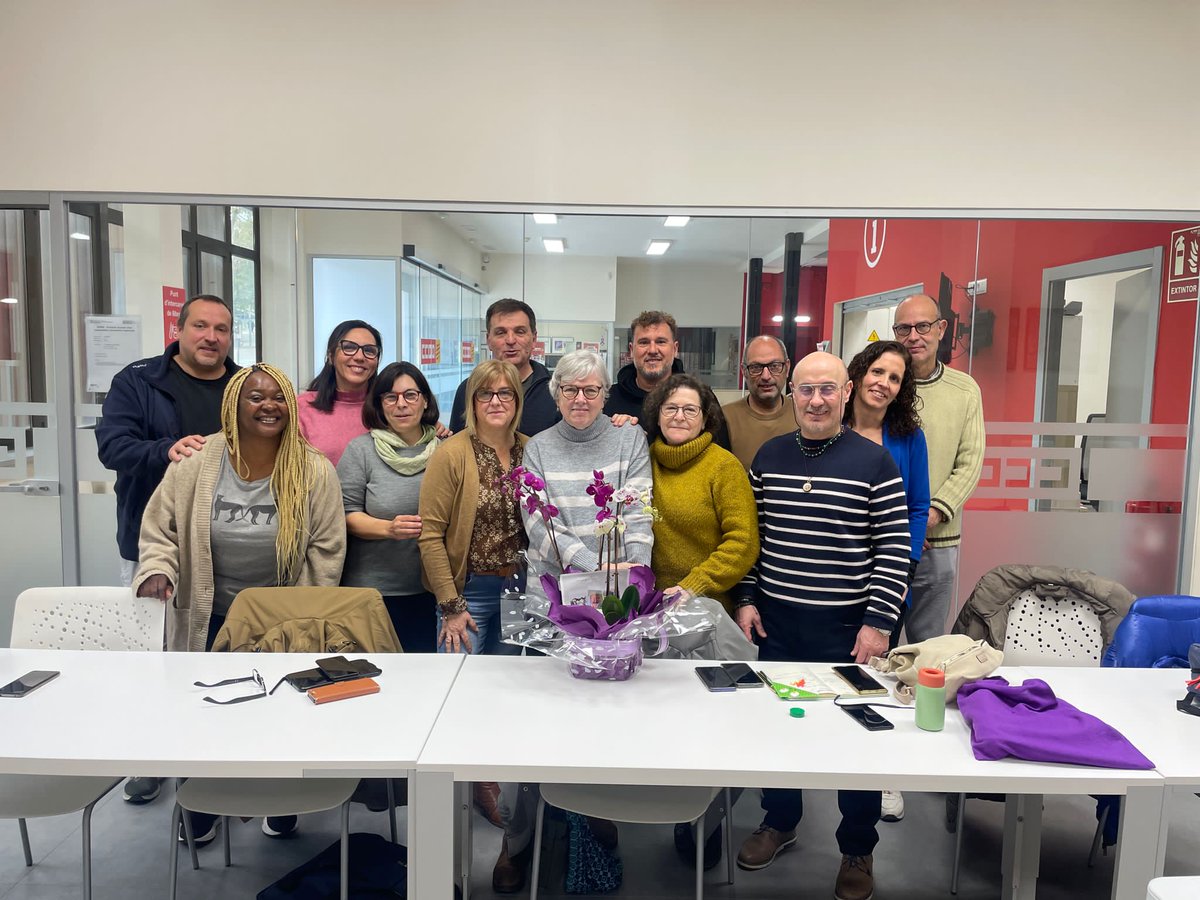 ccooedullobrega's tweet image. Avui es jubila la nostra companya Montse Blanch de @ccoo7itria  comença una nova etapa, s'ens jubila, gaudeix dels moments que et depara la vida. Un orgull haver compartit tantes lluites #ccoo #ccooeducacio #lleure