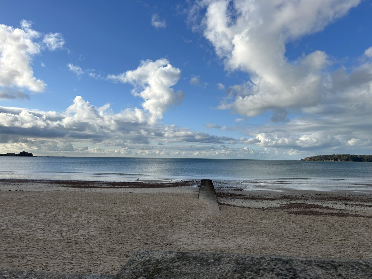 PammentLynn's tweet photo. Jersey looking fabulous on my run this morning #Jersey https://t.co/TcHjOPcClB