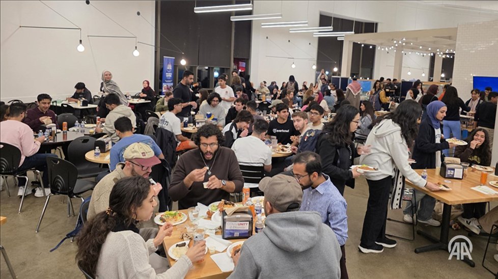 anadoluagency's tweet photo. The Zakat Foundation of America hosted an iftar dinner for nearly 200 students at Georgetown University, offering a taste of Turkish cuisine https://t.co/qZJQimbUNO https://t.co/bIXnjZTZkR