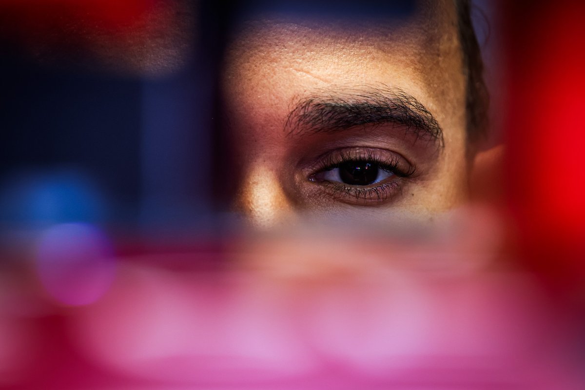 Hamilton subido al Ferrari. Fuente: Twitter Ferrari