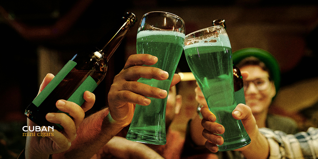 ☘️ Tréboles, sombrero alto verde, música celta y mucha Guinness. Son los ingredientes básicos del St. Patrick's Day, el Día Nacional de Irlanda, una fiesta que se celebra así en distintos países del mundo: bit.ly/4bPT1TG

🤔 ¿Con qué acompañarías un mini cubano en