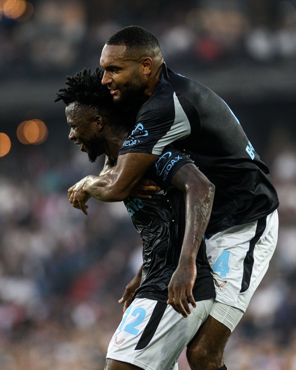 12Tapsoba's tweet image. Proud of the Champions League journey we have made as a team. Even prouder of the support you fans have given us at every game. Together: 𝐈𝐦𝐦𝐞𝐫 𝐰𝐞𝐢𝐭𝐞𝐫 𝐧𝐚𝐜𝐡 𝐯𝐨𝐫𝐧𝐞! 🖤♥️