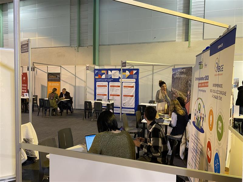 ADOCC_Pyrenees's tweet photo. [Direct] depuis le salon #TAF à Saint-Gaudens 📸
Organisé par la Région @Occitanie et ses partenaires, renseignez vous sur les formations, métiers
🔴Un projet ou une idée de création/reprise d'#entreprise?
➡️Les experts du RésO #Cortex by @ADOCC_ vous accueillent sur leur espace https://t.co/tTcjFuYJc2