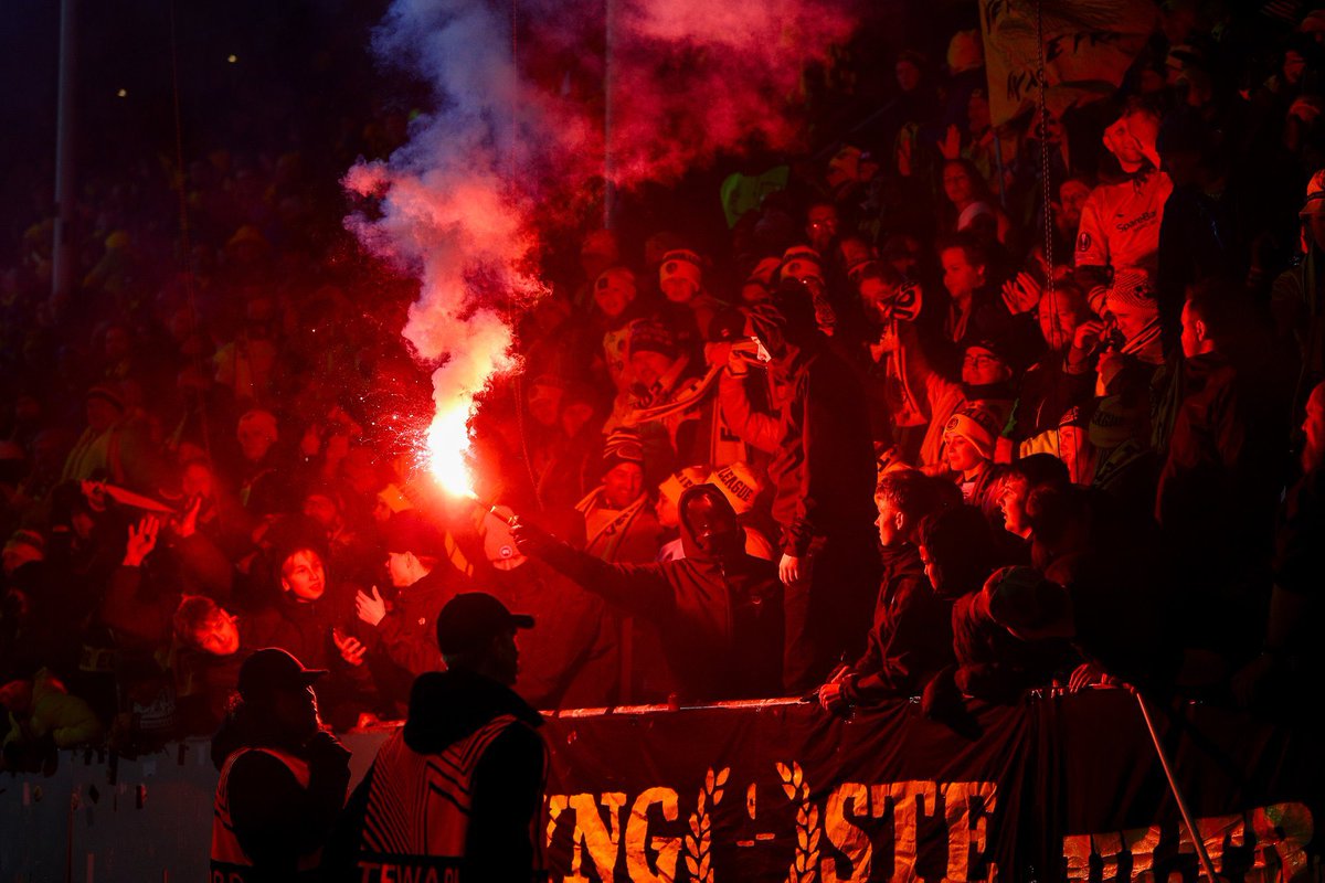 Bare å ønsk Bodøs Yngste velkommen til BodøRadioBoys!
Alle skal anmeldes, utestenges og helst stå i gapestokk på torget.