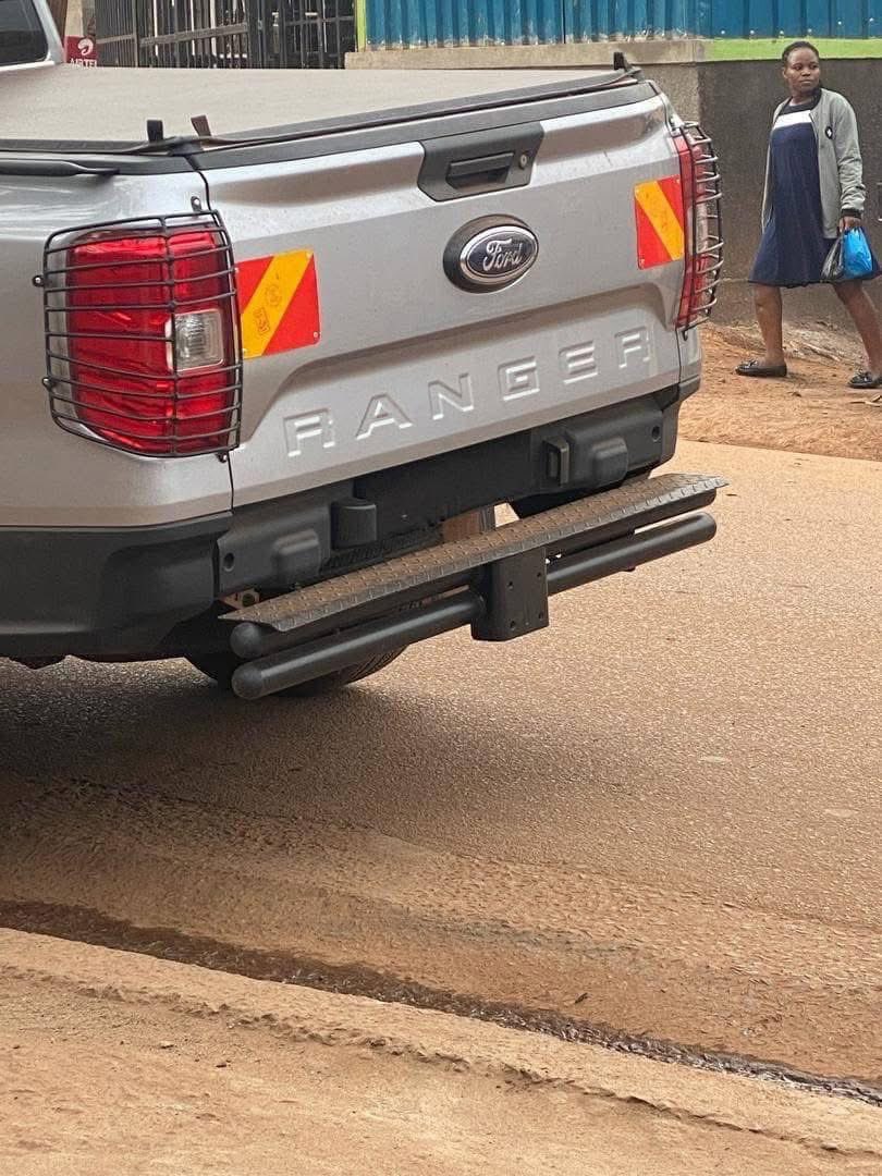 HajjatiSmart's tweet photo. NOTE:
#Be_alert! 🚨🇺🇬Sotted Tax in the pictures below, reg.number UAX 395E is being used by Kifesi criminals, pretending to supply yellow chairs at polling stations. But information coming on our desk indicate, carrying fake DR forms. Additionally, numberless cars have been seen https://t.co/skzE04cAce