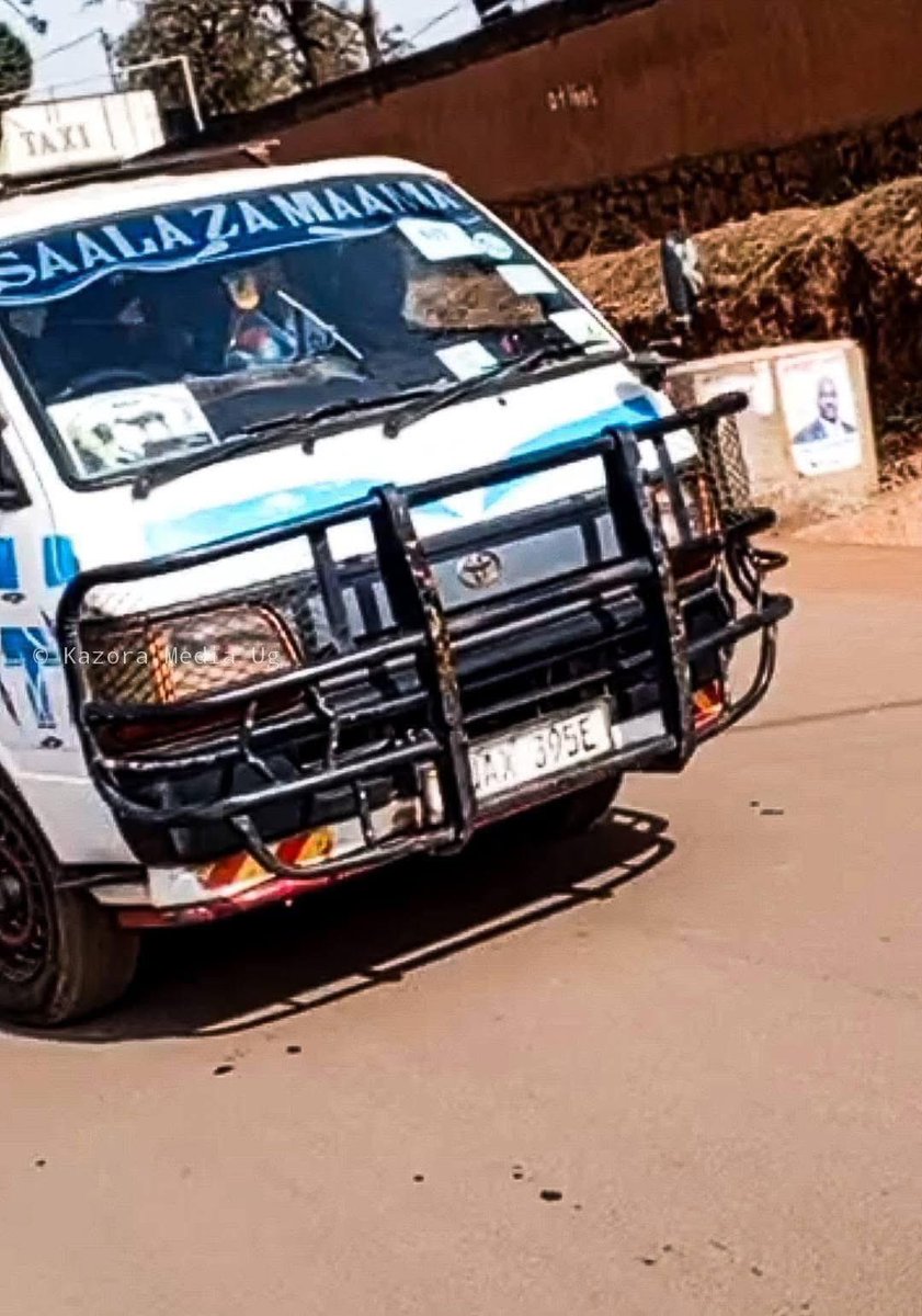 HajjatiSmart's tweet photo. NOTE:
#Be_alert! 🚨🇺🇬Sotted Tax in the pictures below, reg.number UAX 395E is being used by Kifesi criminals, pretending to supply yellow chairs at polling stations. But information coming on our desk indicate, carrying fake DR forms. Additionally, numberless cars have been seen https://t.co/skzE04cAce
