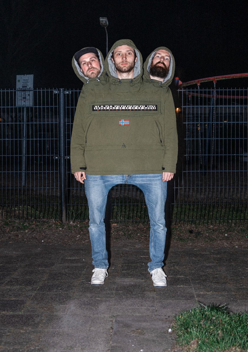 HATERS WILLEN ZEGGEN HET IS PHOTOSHOP.
nieuwe bandfoto door <a href="/LiptonPeter/">Peter Lipton</a>