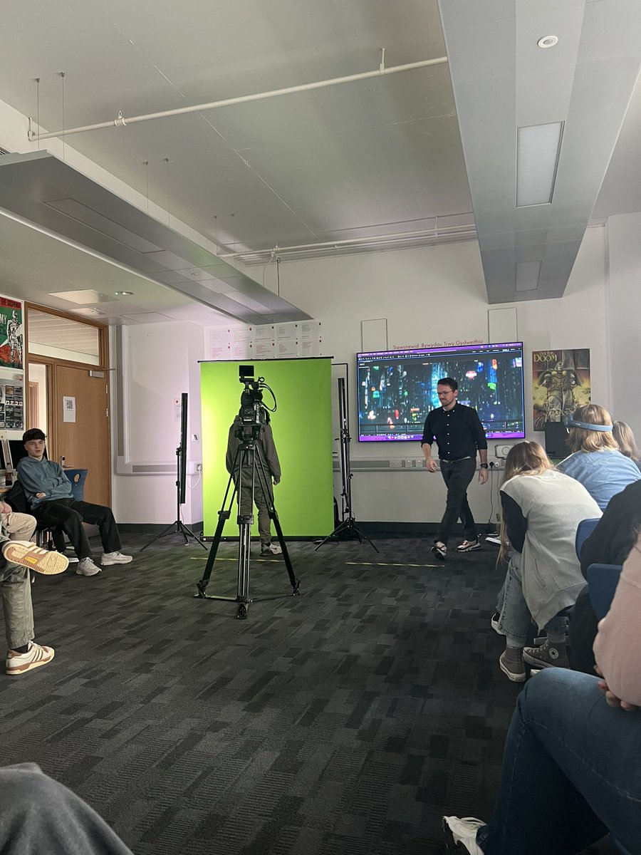 TCMT_Digital's tweet image. Lights, camera, action! 🎥 

A big thank you to @vfxmotionusw for yesterday’s Visual Effects workshop! 
It was a fantastic opportunity for our learners to get involved and have a hands on experience in visual effects ahead of their major projects!