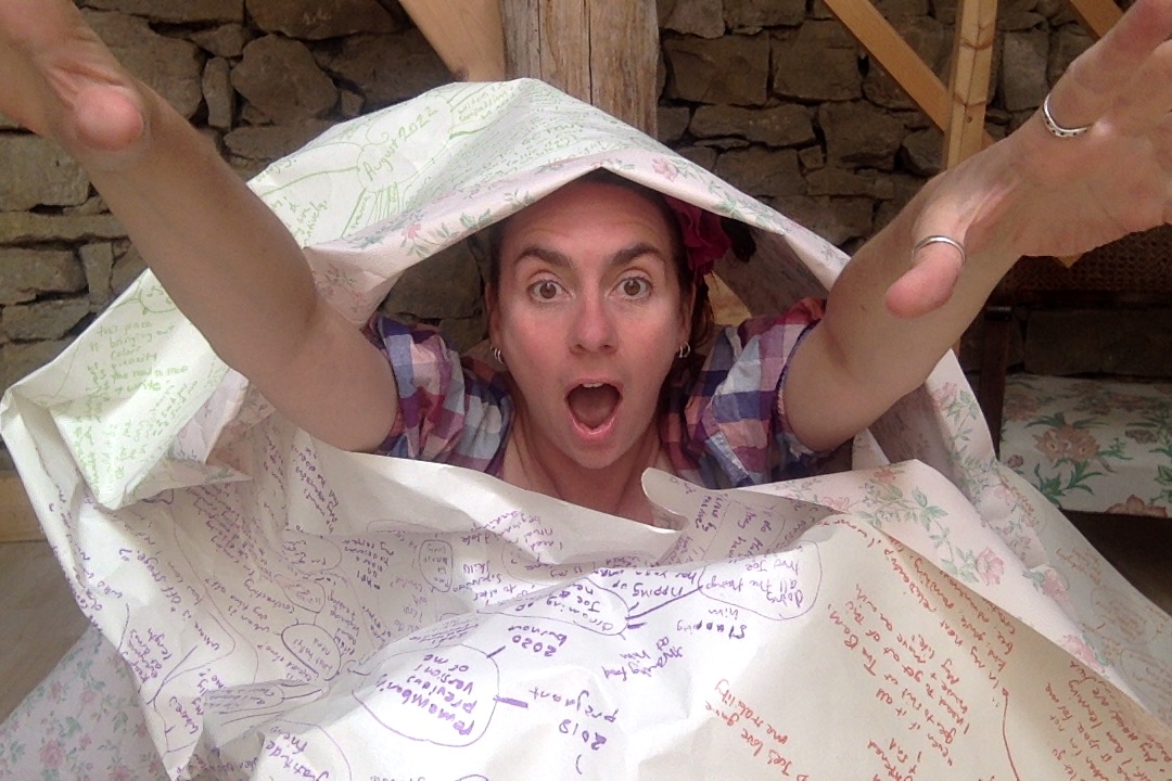 Clowns are gathering! Are you coming to play? - mailchi.mp/hollystoppit/c…