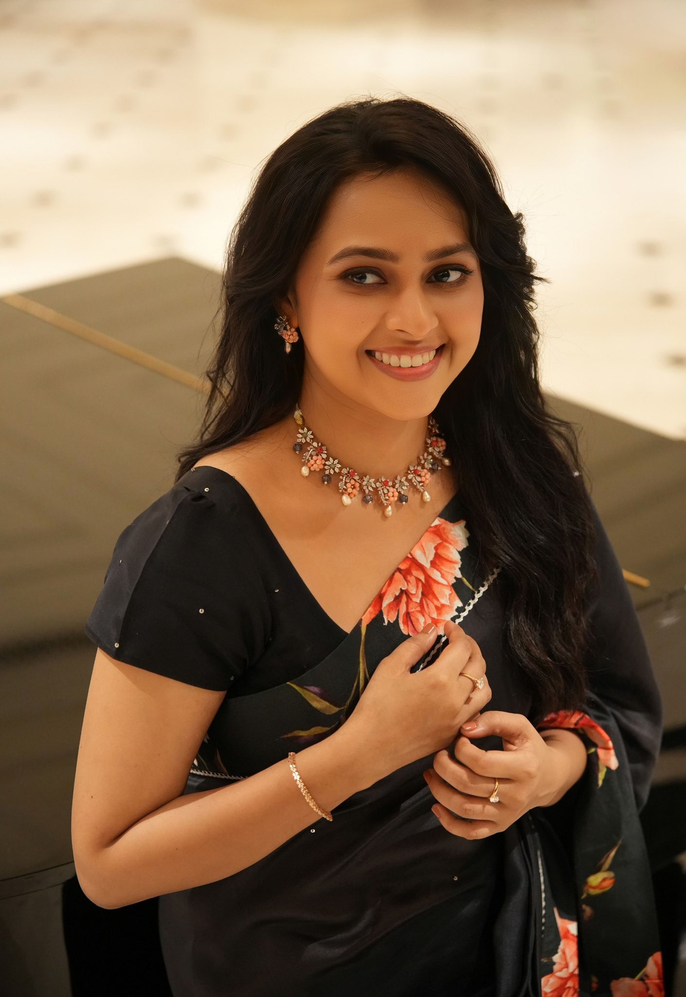 Sri Divya on X: 🖤🌺 t.coSsqOHnPtvc  X