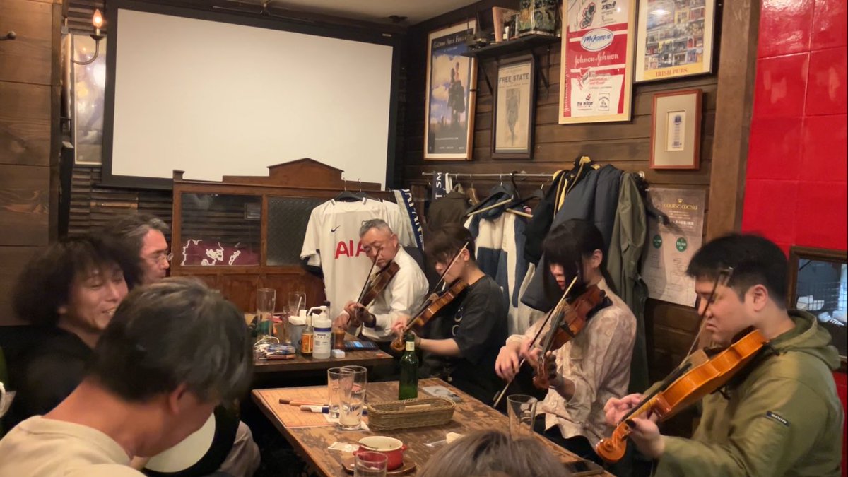 fukafukakenken's tweet photo. 25年3月Gan Ainmセッションのラストセットです。ご参加の皆様、今回も盛り上げていただき、ありがとうございました!
ラストセットの動画アップしました。
#irishmusic
#ansolas
#大渕愛子
#aikoobuchi
250312 Last Set from Gan Ainm Session at An Solas https://t.co/e6yGox2BXV @YouTubeより https://t.co/FzdHbujshg