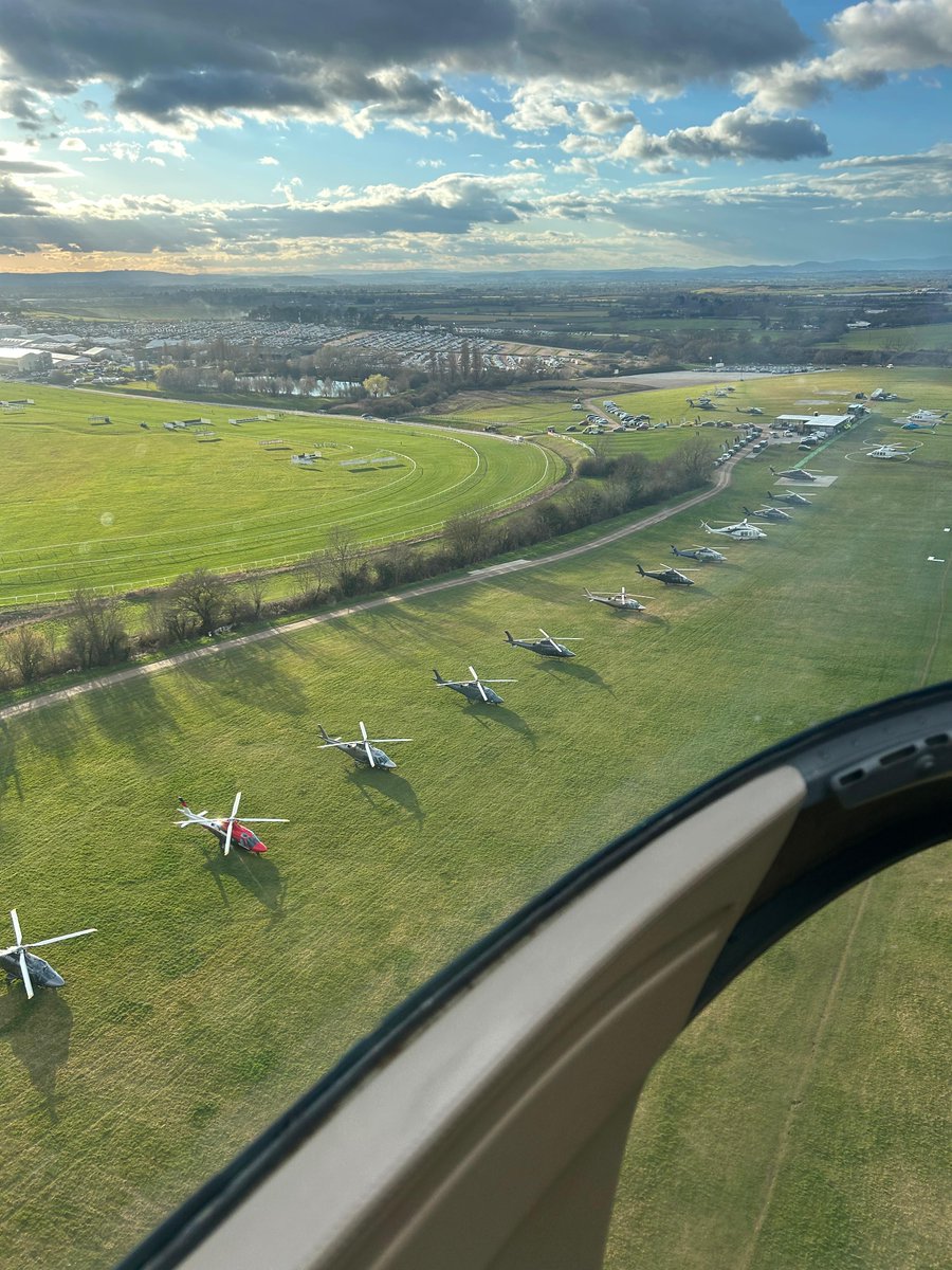 A few photos from days 1 and 2 of The Cheltenham Festival 2025. 🐎🐎
#CheltenhamFestival2025 #HorseRacing #Jockey #B206 #AS355 #Charter