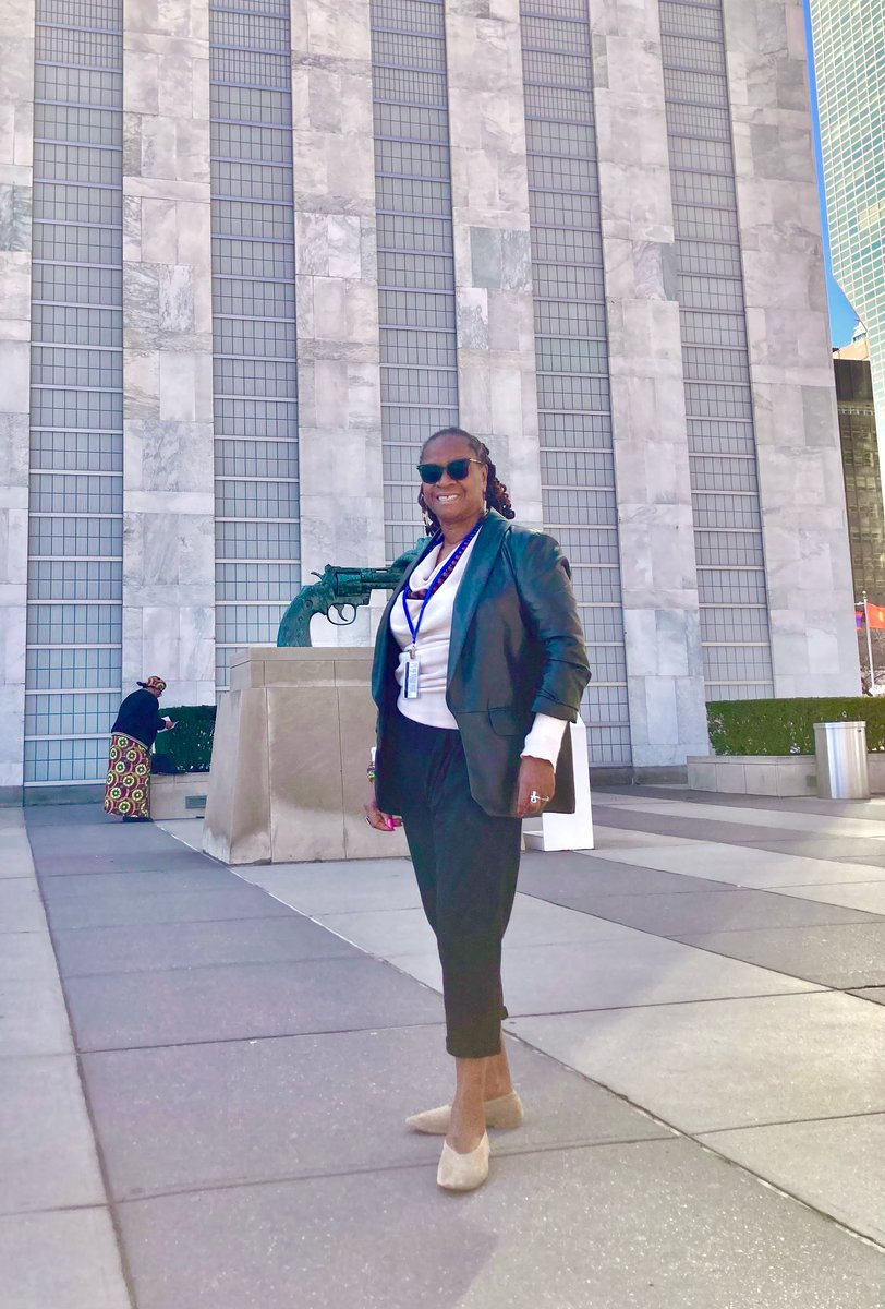 lincolnmoses's tweet photo. St Kitts-Nevis flag proudly hoisted outside the UN building! 🇰🇳🇺🇳 #StKittsNevis #UN
#Sulute to my baby sister Jennifer Moses, who endorsed her SKN heritage worldwide. https://t.co/gvcT0seQxo