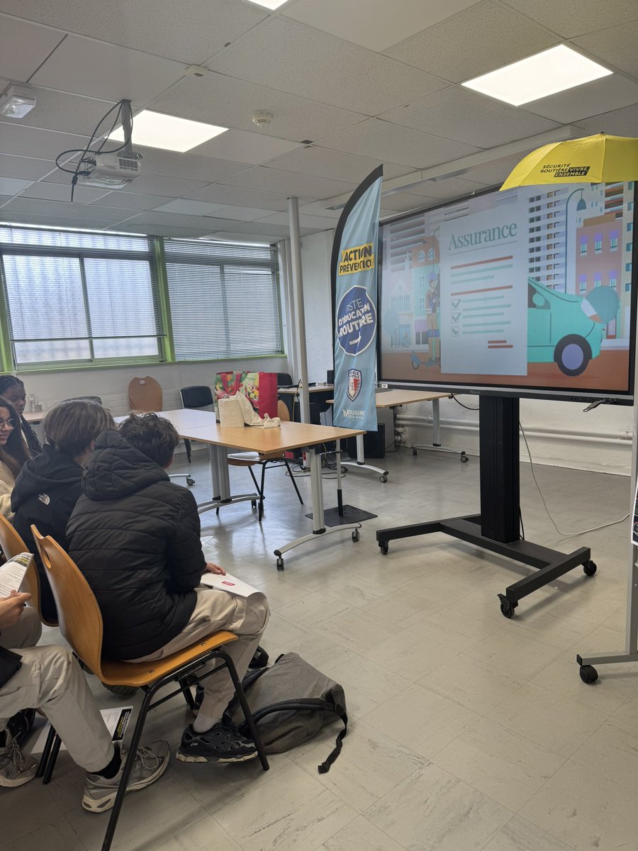 G-ADDICTION Jeunesse citoyenne (@gaddictionfr) on Twitter photo 🚒 Au Collège des Campelière à #Mougins, 60 élèves formés aux #GestesQuiSauvent et aux #NouvellesMobilités avec le <a href="/sdis06/">SandroSDIS06</a> et la police.
🚔 Action organisée par le CLSPD de la <a href="/villedemougins/">Mougins</a> et le <a href="/prefet06/">Préfet des Alpes-Maritimes🇫🇷</a>, via un atelier lunettes alcoolémie pour prévenir les risques routiers. 🚒 Au Collège des Campelière à #Mougins, 60 élèves formés aux #GestesQuiSauvent et aux #NouvellesMobilités avec le <a href="/sdis06/">SandroSDIS06</a> et la police.
🚔 Action organisée par le CLSPD de la <a href="/villedemougins/">Mougins</a> et le <a href="/prefet06/">Préfet des Alpes-Maritimes🇫🇷</a>, via un atelier lunettes alcoolémie pour prévenir les risques routiers.