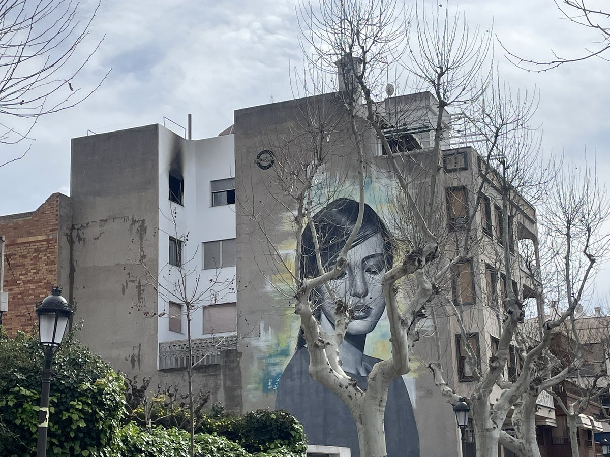 🔥Una dona de 61 anys amb mobilitat reduïda ha mort en un incendi a la seua vivenda de #Benicarló 

▪️També ha resultat ferit un veí i tres policíes locals per inhalació de fum. L'origen del foc encara es desconeix