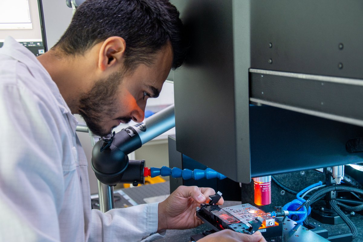 As part of the CRYST^3 project, the consortium is organizing a #quantum in #photonic microstructures workshop in Limoges, on June 17th and 18th, at the Espace Simone Veil.

For more information and to register 👉cryst3.com/quantum-in-pho…