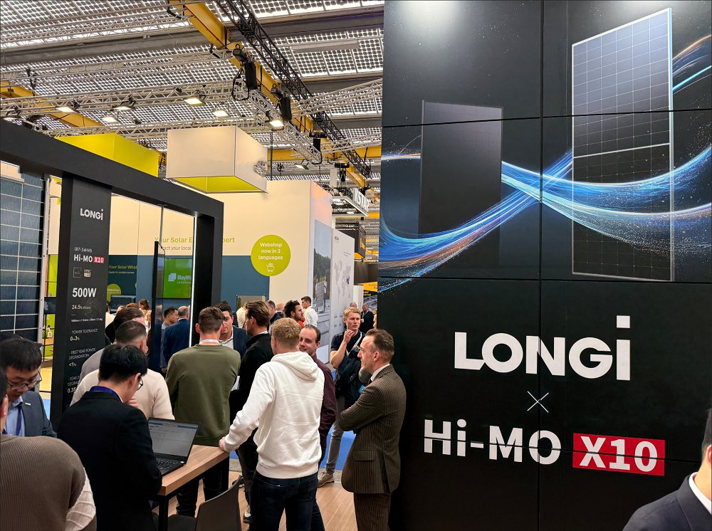 longi_solar's tweet image. At Solar Solutions Amsterdam (#SSA) 2025, we brought the heat with our latest innovations and partnerships across the #Benelux region! 🔥 The Hi-MO X10 modules, powered by #HPBC 2.0 tech, are all about high #efficiency, superior #shading tolerance, and lower #costs. 💡