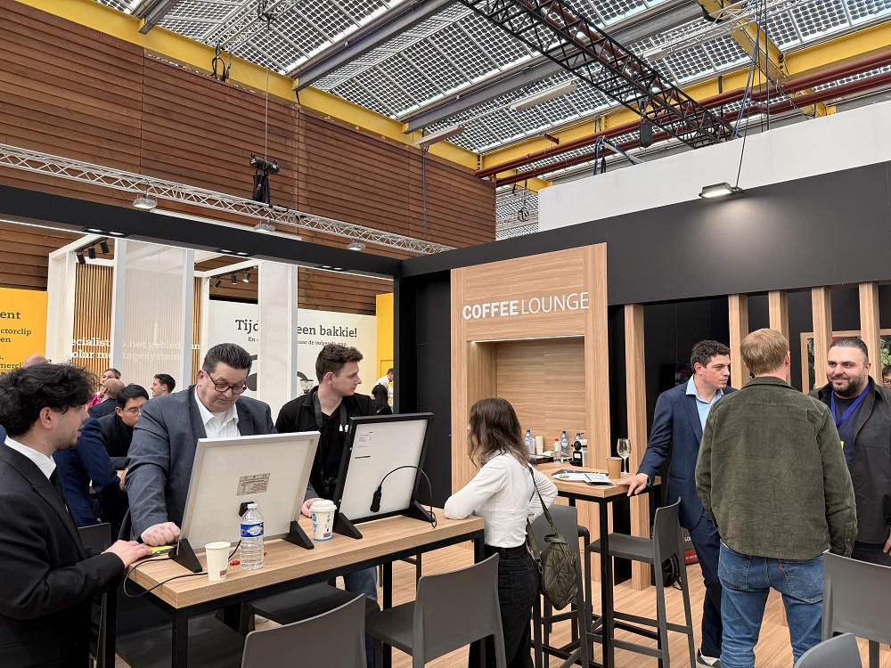 longi_solar's tweet image. At Solar Solutions Amsterdam (#SSA) 2025, we brought the heat with our latest innovations and partnerships across the #Benelux region! 🔥 The Hi-MO X10 modules, powered by #HPBC 2.0 tech, are all about high #efficiency, superior #shading tolerance, and lower #costs. 💡