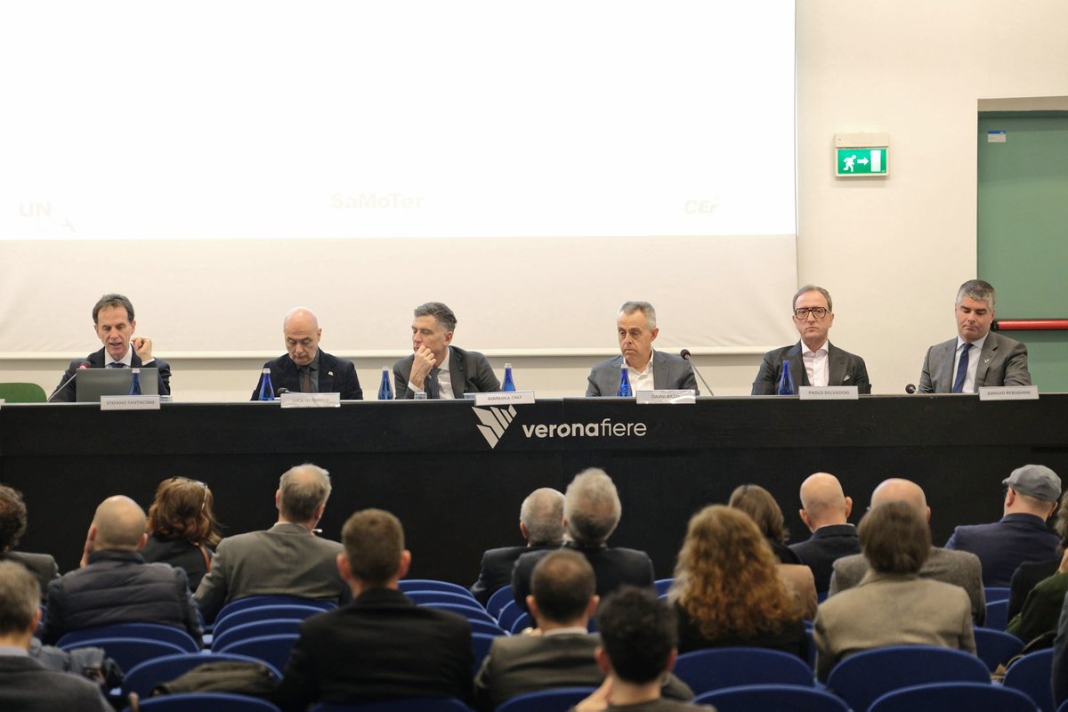 SaMoTer (@samoterverona) on Twitter photo Ieri si è tenuto il SaMoter Day, l’appuntamento annuale di <a href="/VRfiere/">Veronafiere</a> per fare il punto della situazione sul mercato delle macchine movimento terra.
Anche per il 2025 le previsioni indicano una lieve contrazione delle vendite, ma il rallentamento non preoccupa il settore. Ieri si è tenuto il SaMoter Day, l’appuntamento annuale di <a href="/VRfiere/">Veronafiere</a> per fare il punto della situazione sul mercato delle macchine movimento terra.
Anche per il 2025 le previsioni indicano una lieve contrazione delle vendite, ma il rallentamento non preoccupa il settore.
