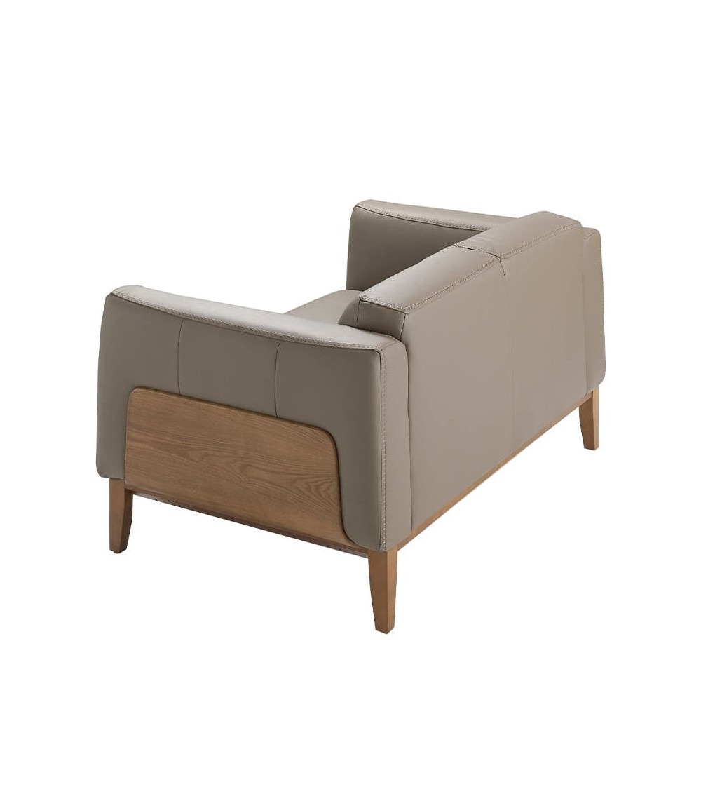 mancana_estofos's tweet image. Sofá sofisticado com design moderno, estofado em couro e detalhes em madeira. Conforto e elegância para qualquer ambiente.

Sofá/ Sofa Leidia II
mancana.com/pt/sofas/691-4…

#InteriorDesign
#sofá
#sofa
#HomeDecor
#SofaDesign
#sofadecouro
#StyleAndComfort
#mancanahomeandcontract