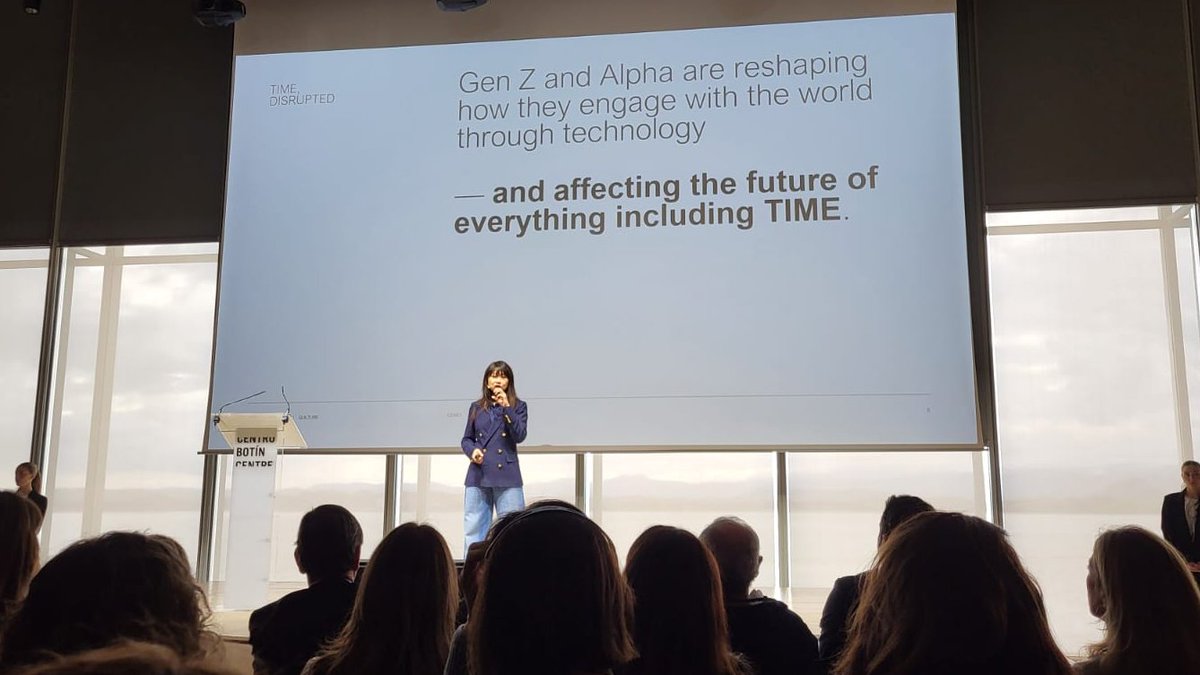 SCOPEN_es's tweet photo. ✨Quynh Mai, Founder & CEO de #Qulture nos habla de cómo las nuevas generaciones ven el tiempo de manera diferente:
📱"Los jóvenes están 'off the clock'. Pueden estar en cualquier sitio y tener cualquier cosa en cualquier momento, en el mundo digital"
#PremiosGENIO #GENIO25 https://t.co/ILXwuNieQL
