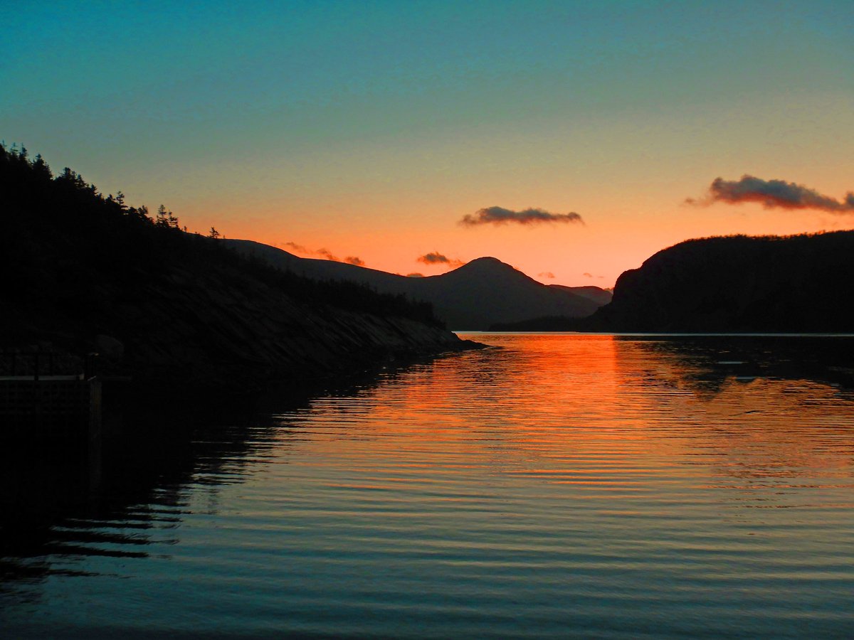 It is going to be another sunny day in Paradise…I can’t believe we are getting this many nice sunny days in a month that we normally have most of our major snowstorms. It will be an early summer again here this year.