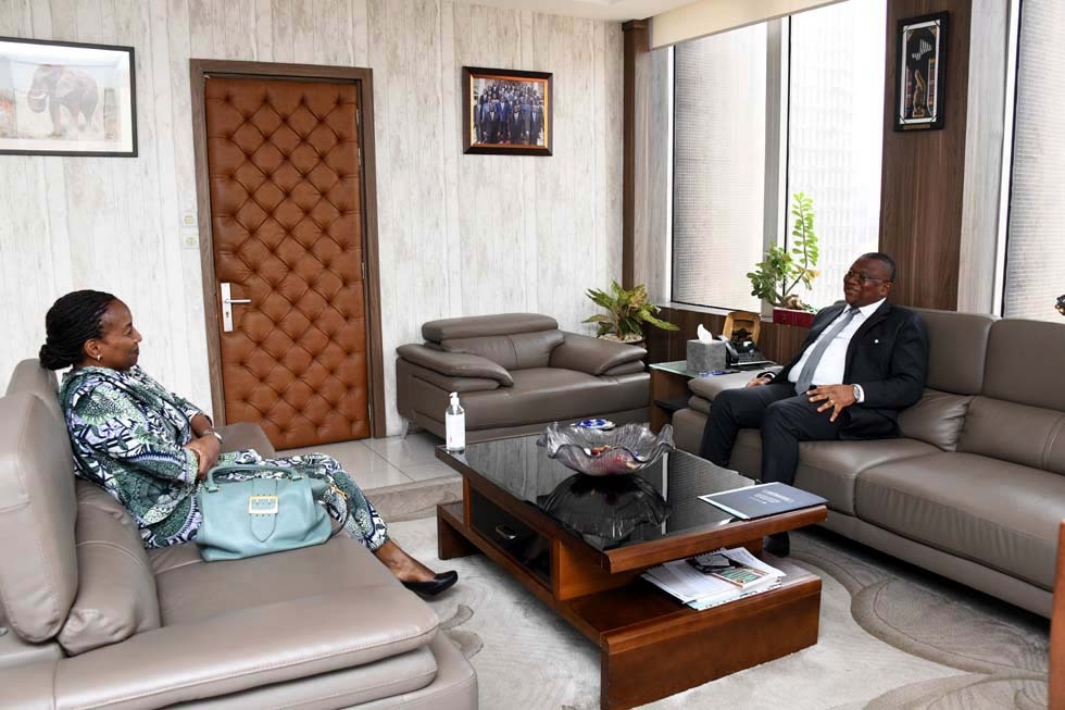 ONU_CIV's tweet image. 📢 Échanges entre la Coordonnatrice de l’@ONU_CIV &amp;amp; le Ministre de la Communication, Amadou Coulibaly. Objectif, renforcer la coopération pour une communication transparente et lutter contre la désinformation et les discours de haine pour préserver un climat social apaisé en 🇨🇮.