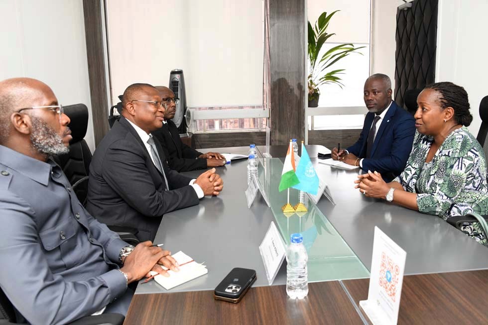 ONU_CIV's tweet image. 📢 Échanges entre la Coordonnatrice de l’@ONU_CIV &amp;amp; le Ministre de la Communication, Amadou Coulibaly. Objectif, renforcer la coopération pour une communication transparente et lutter contre la désinformation et les discours de haine pour préserver un climat social apaisé en 🇨🇮.