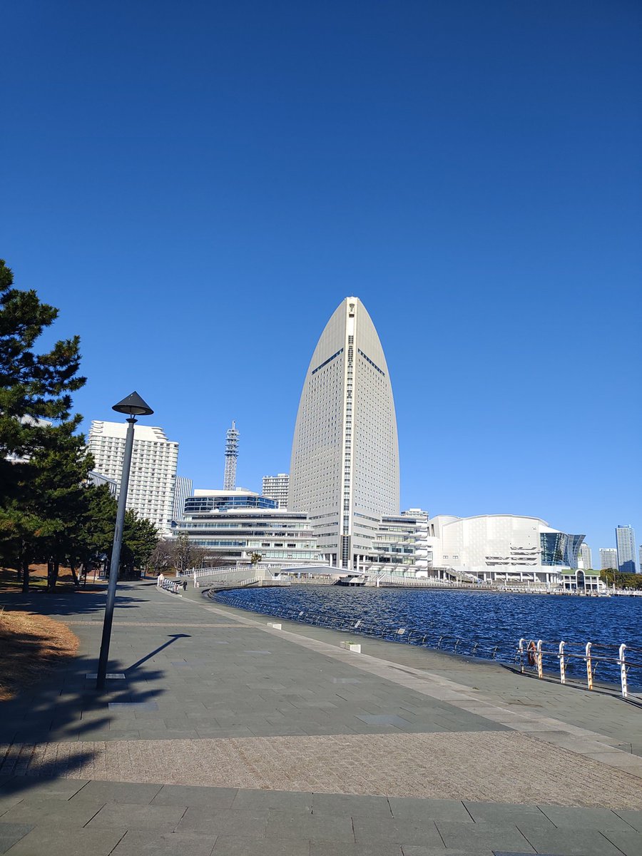 yukk_run's tweet image. 今シーズン最後のフルマラソン、板橋Cityマラソンまで３日！
刺激入れで4km(3&apos;40/km)😊

先月末に左足を捻り、
先週の水曜日にお風呂屋さんの塩サウナで、塩の入った金属の土台が倒れて右足の甲を直撃！
焦るほど腫れたけど、早い対処で回復

距離は走れてないけど、調子は悪くない😃