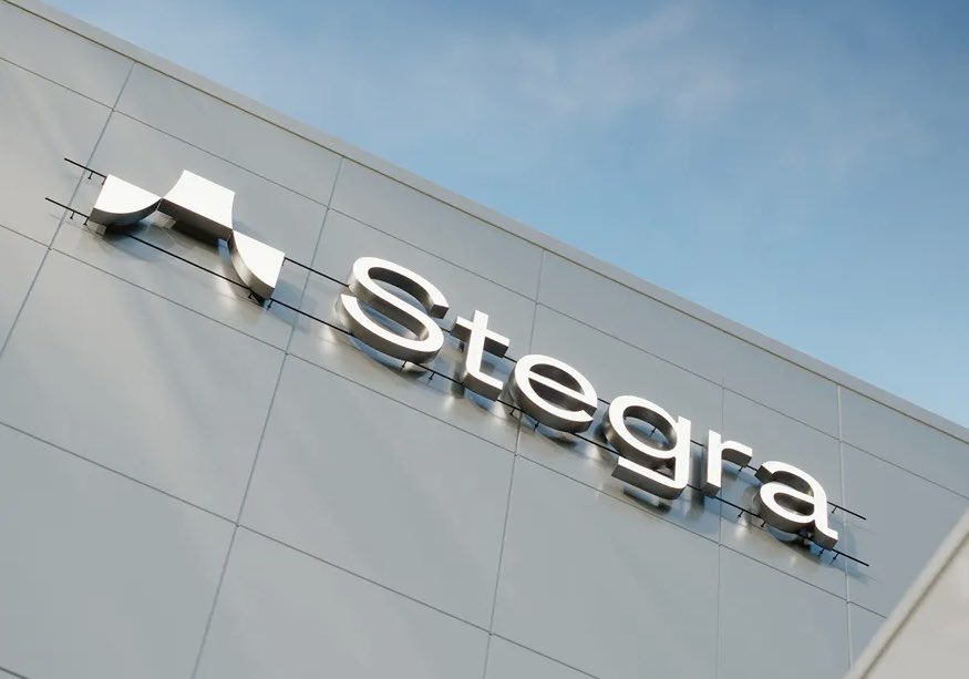 olakallqvist's tweet image. 1/ Northvolt är bara början.
Kapitalet är borta. Politikerna letar syndabockar. Skattebetalarna får notan.
Men nästa gröna miljardfiasko? Stegra.
Ett nytt Harald Mix-haveri på väg rakt mot väggen – och ingen vill prata om det.
Häng med 🧵