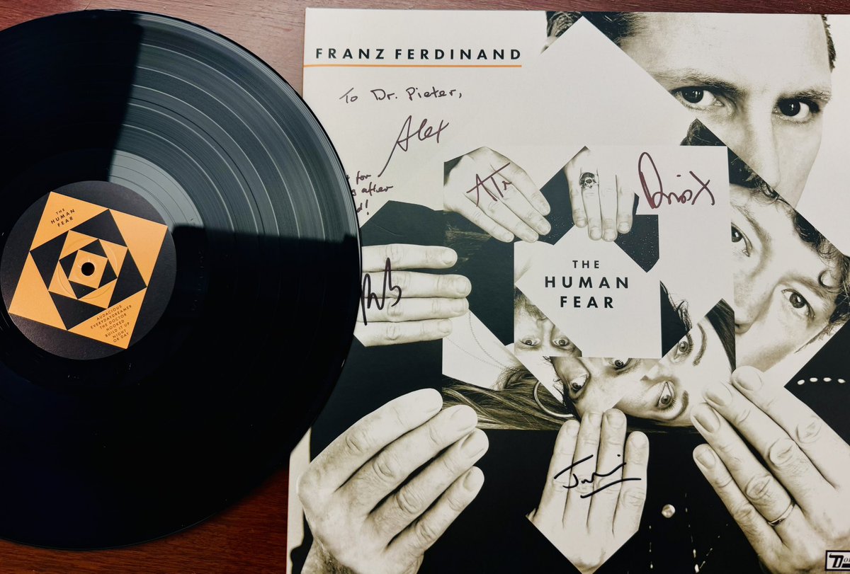 PdHooghe's tweet image. Now that’s how you jump on "Take Me Out" ! Rock on these precious joints! 🎸🔥
#FranzFerdinand #RockNRollSportsMedicine #BestPatientMoments
#HumanFearConquered
#StageTopSports