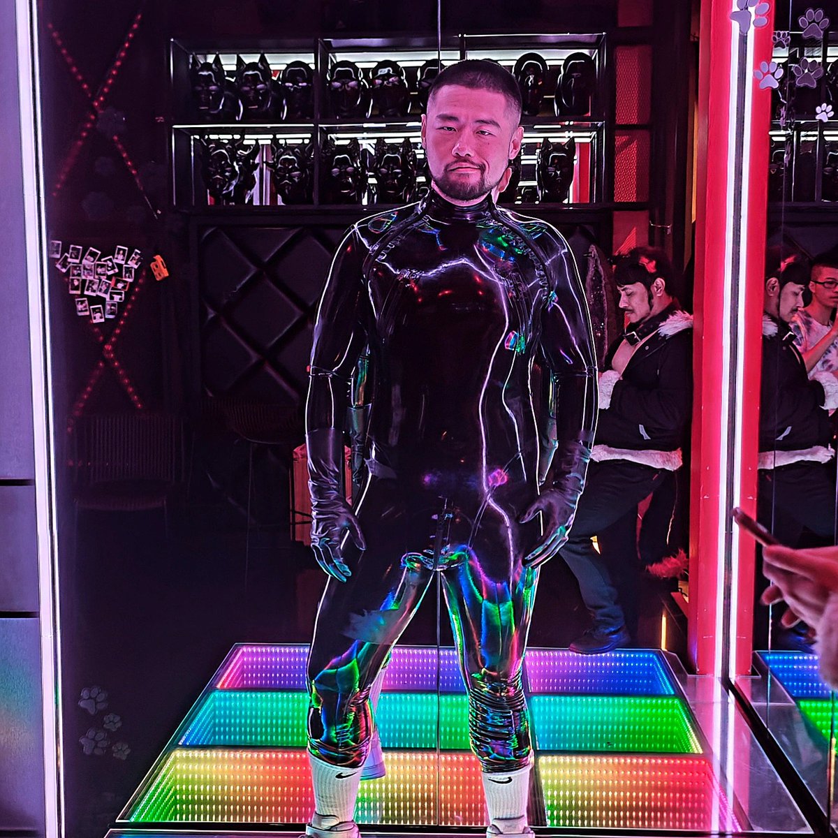 黑色乳膠玩具報到
#500cafe