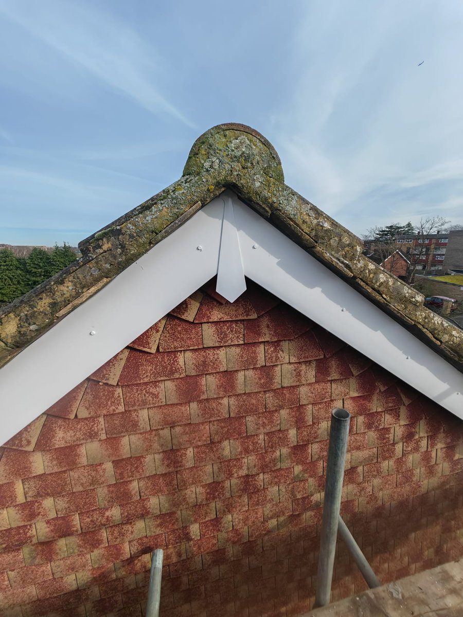 AlbionWindows's tweet image. Looking fresh! 😍 

We’ve just installed John Fredericks Ultimate Collection Bevelled PVCu windows to the top maisonette, along with a fascia board to the apex, in this South Norwood property—giving it a complete refresh!

#pvcuwindows #southnorwood #refresh