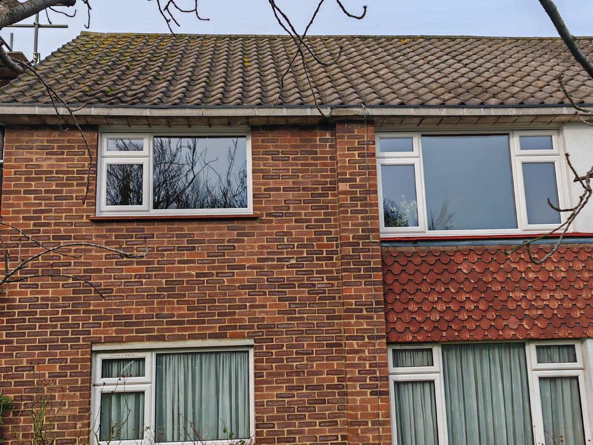 AlbionWindows's tweet image. Looking fresh! 😍 

We’ve just installed John Fredericks Ultimate Collection Bevelled PVCu windows to the top maisonette, along with a fascia board to the apex, in this South Norwood property—giving it a complete refresh!

#pvcuwindows #southnorwood #refresh