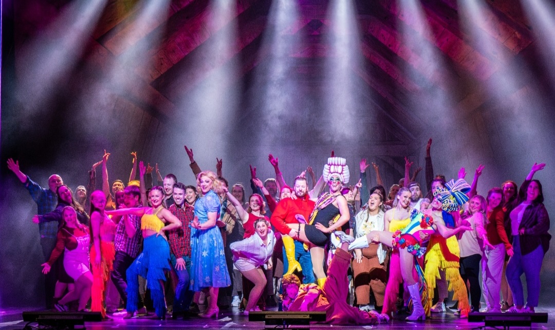 AllEdinburghTheatre (@alledintheatre) on Twitter photo REVIEW: Here's <a href="/MaharRebecca/">Rebecca Mahar</a> on <a href="/Bohemians_Ed/">Bohemians Edinburgh</a> PRISCILLA QUEEN OF THE DESERT at <a href="/captheatres/">Capital Theatres: Festival, King’s & Studio</a> Festival Theatre.
alledinburghtheatre.com/priscilla-quee…
"★★★★★ Long live the Queen" she says of "an explosion of glitter whose sparkle will remain long after the show has closed." REVIEW: Here's <a href="/MaharRebecca/">Rebecca Mahar</a> on <a href="/Bohemians_Ed/">Bohemians Edinburgh</a> PRISCILLA QUEEN OF THE DESERT at <a href="/captheatres/">Capital Theatres: Festival, King’s & Studio</a> Festival Theatre.
alledinburghtheatre.com/priscilla-quee…
"★★★★★ Long live the Queen" she says of "an explosion of glitter whose sparkle will remain long after the show has closed."