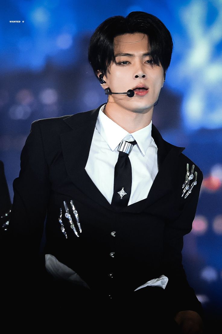 pakjary's tweet photo. This black suit isn’t just clothing, it’s a statement of undeniable allure. One glance, and 𝐲𝐨𝐮’𝐫𝐞 𝐚𝐥𝐫𝐞𝐚𝐝𝐲 𝐟𝐚𝐥𝐥𝐢𝐧𝐠 𝐮𝐧𝐝𝐞𝐫 𝐦𝐲 𝐬𝐩𝐞𝐥𝐥. https://t.co/jR0pYUUWQB