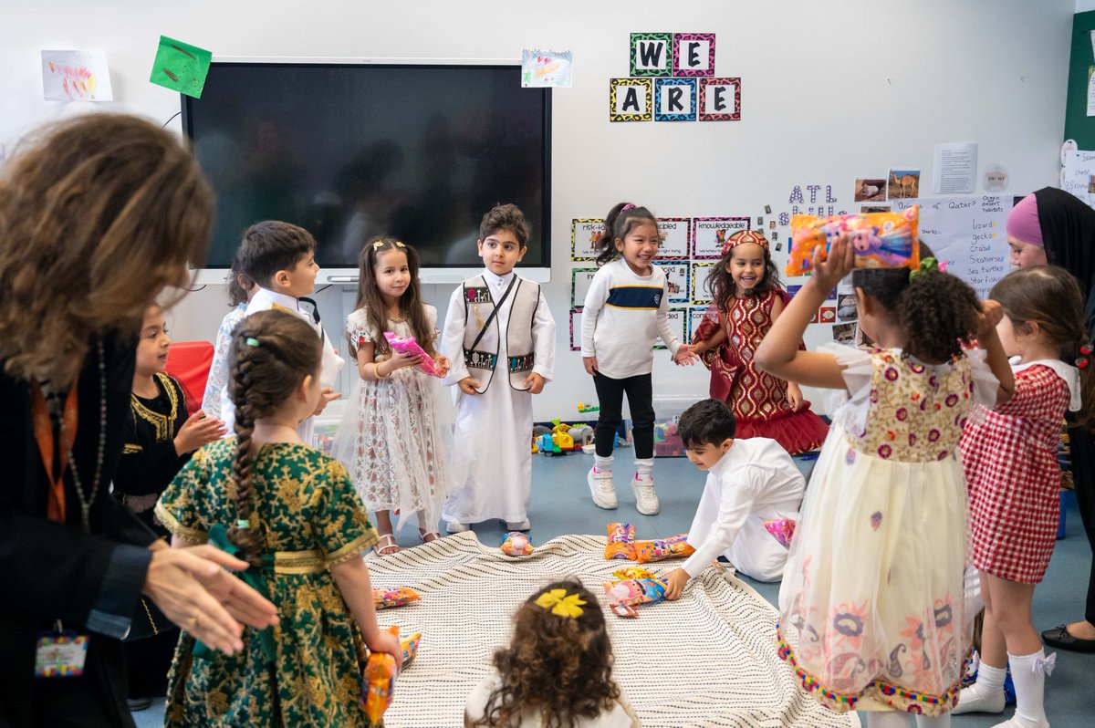 sekqatar's tweet image. Celebrating #Garangao in the PYP! 🌙✨ Our students didn&apos;t just celebrate, they lived this cherished mid-Ramadan tradition. From singing to embracing the spirit of giving, they showed us open-mindedness and celebrated Qatar &amp;amp; the Gulf&apos;s rich cultural heritage. #Qatar #PYP
